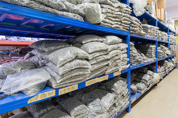 Buckle storage area for the order